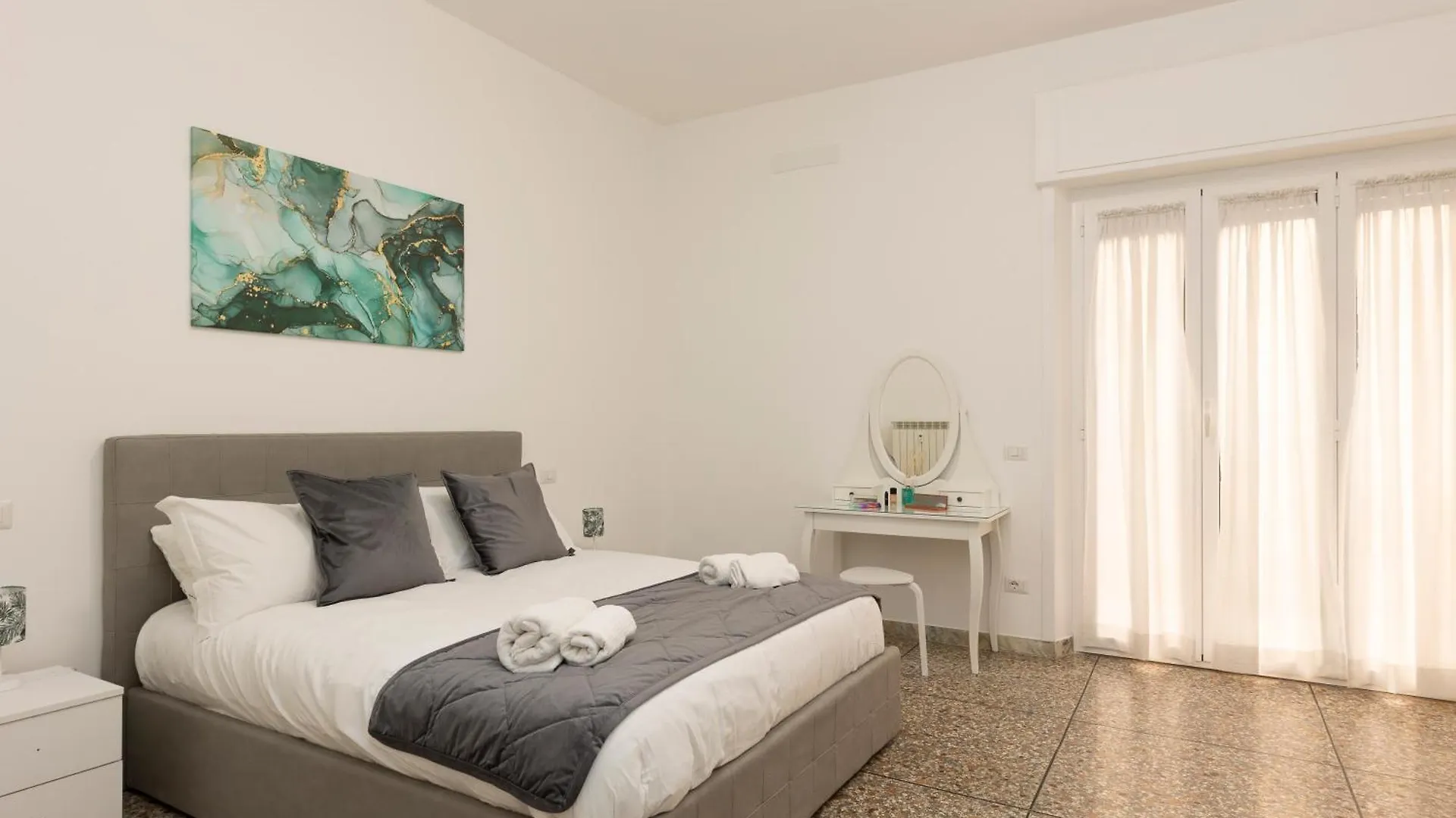 Central Modern Apartment - Trastevere & Vaticano Rome