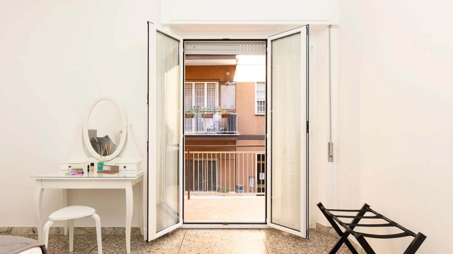 Central Modern Apartment - Trastevere & Vaticano Rome