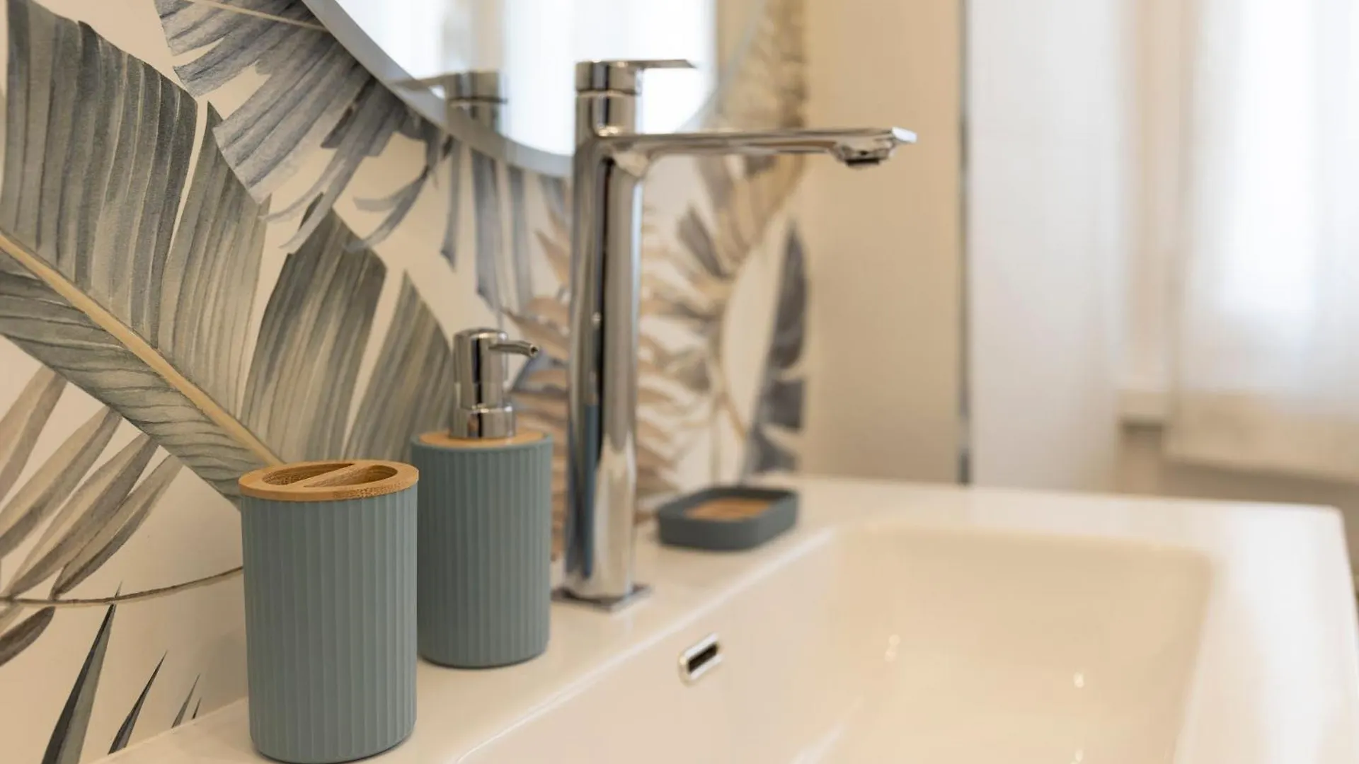 Central Modern Apartment - Trastevere & Vaticano Rome