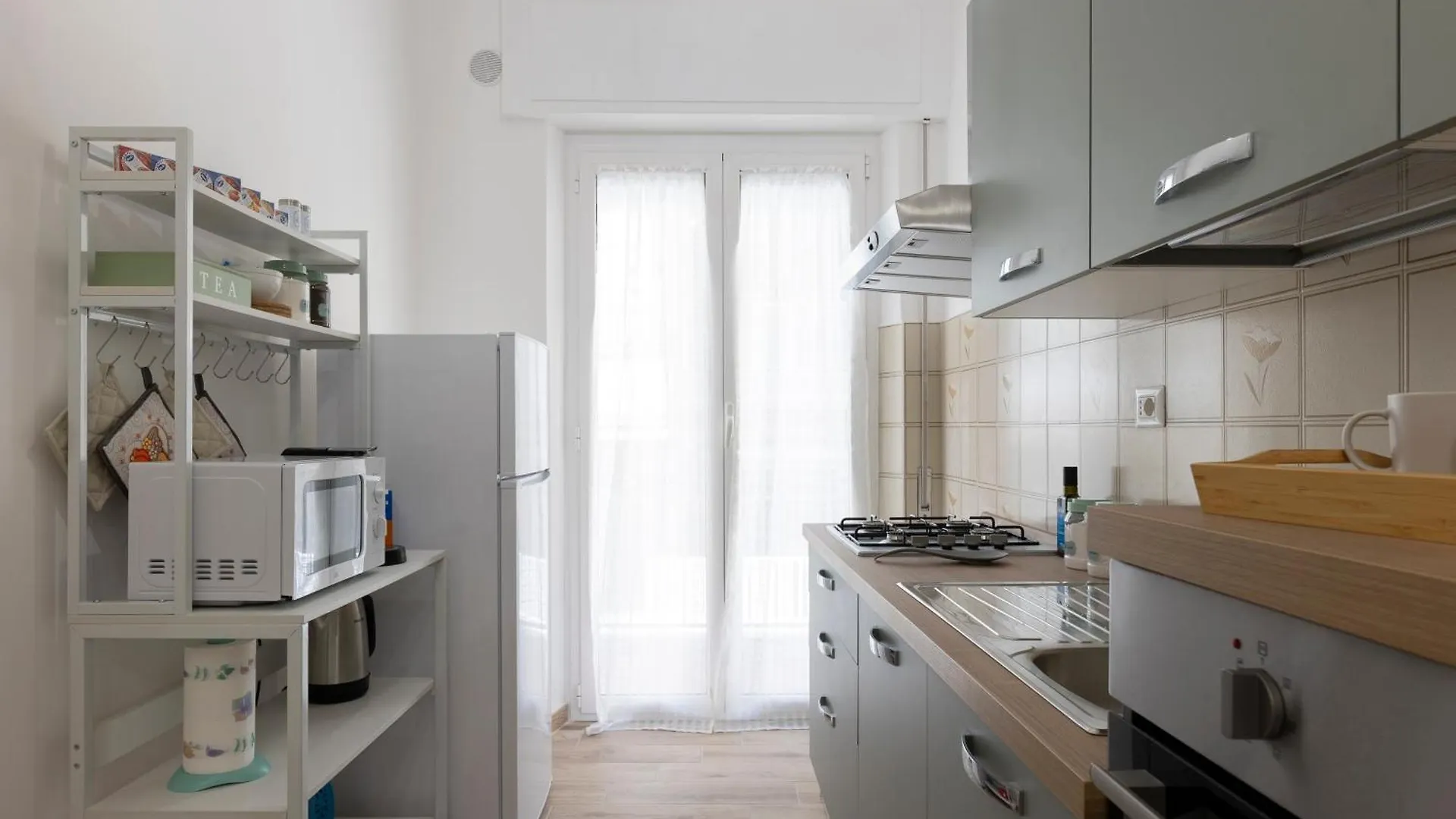 Central Modern Apartment - Trastevere & Vaticano Rome 0*,  Italy