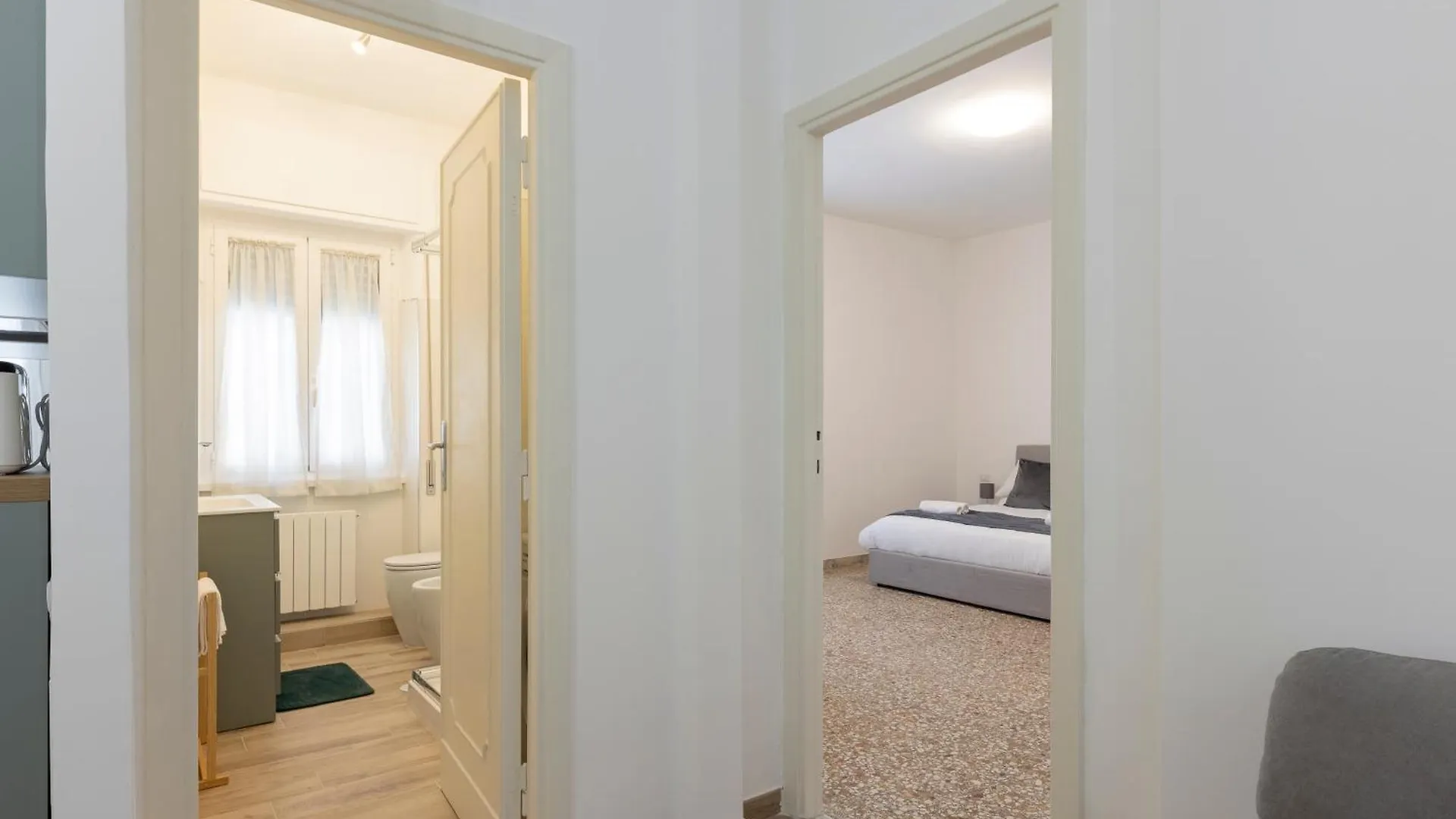 Central Modern Apartment - Trastevere & Vaticano Rome Italy