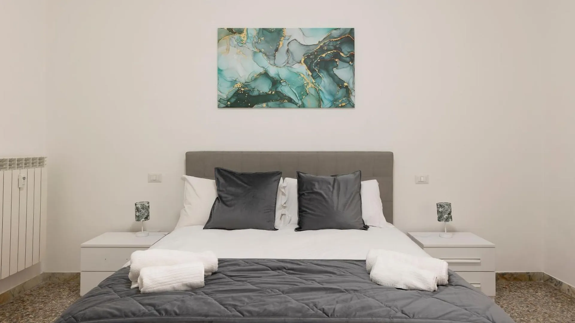 Central Modern Apartment - Trastevere & Vaticano Rome 0*,  Italy