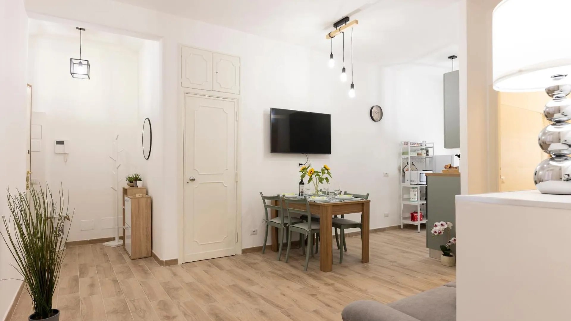 Central Modern Apartment - Trastevere & Vaticano Rome Italy